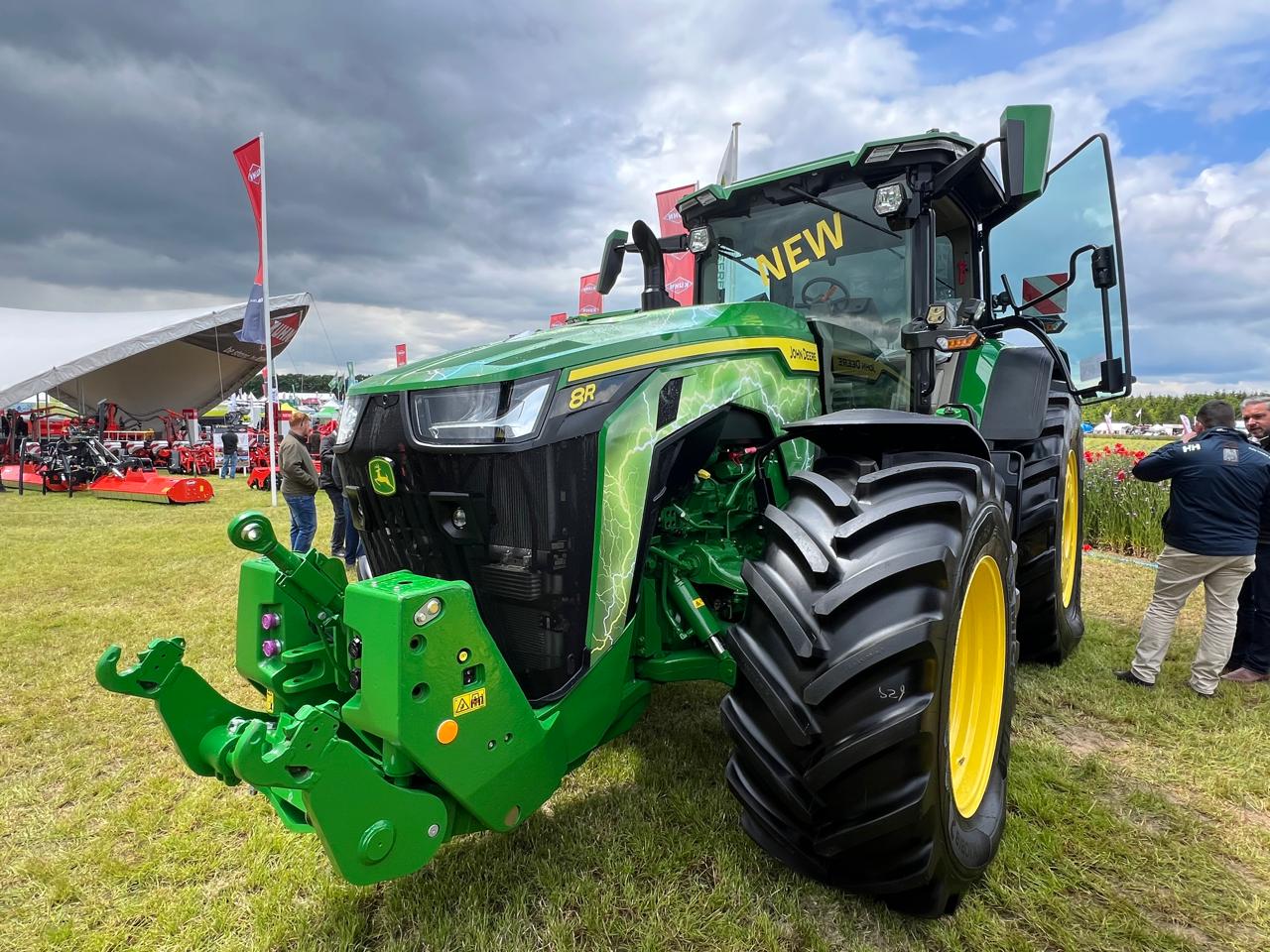 Трактор John Deere 8R 310