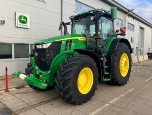 Трактор John Deere 7R 330
