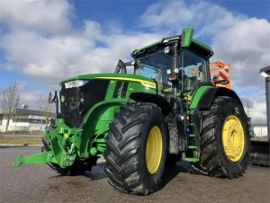 Трактор John Deere 7R 350